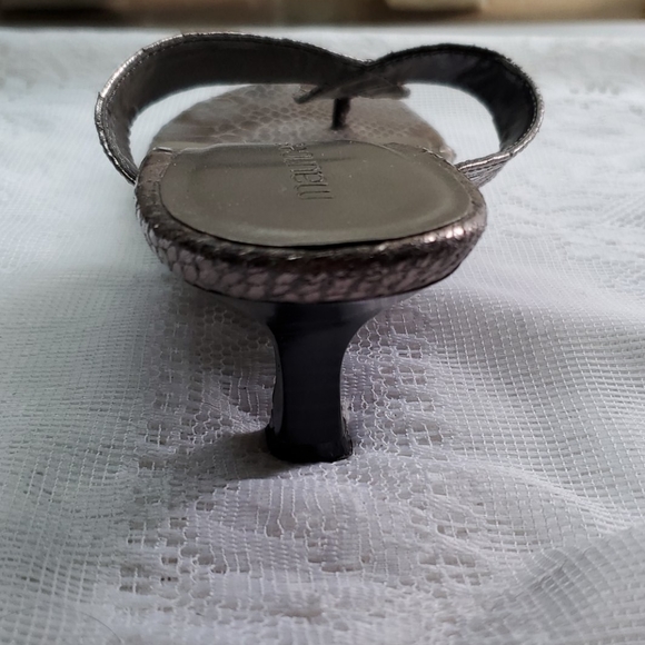 Shoes - Picture 4 of 6